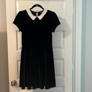 Hot Topic Dress Wednesday Adams Velour Dress M cosplay black and white Halloween